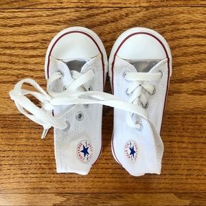 *Like New* Toddler, Size 7, White Converse 👟